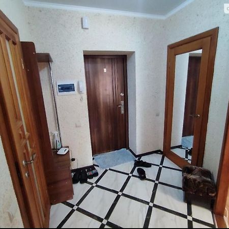 Комфортна Квартира В Жк Сімейний Apartamento Vinnytsia Exterior foto